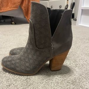 Women’s heeled boots
